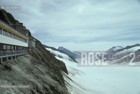 ( SVIZZERA CONFEDERAZIONE ELVETICA  ) CANTONE DI BERNA  RIFUGIO E GHIACCIAIO DEL JUNGFRAUJOCH   © 1995 Graziano Arici/Rosebud2 / GEO NEVE MONTAGNA