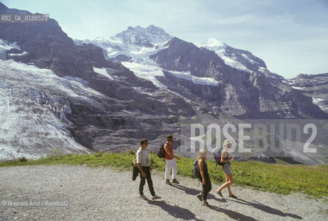 ( SVIZZERA CONFEDERAZIONE ELVETICA  ) CANTONE DI BERNA  GITA SUGLI ALPEGGI DEL JUNGFRAUJOCH   © 1995 Graziano Arici/Rosebud2 / GEO NEVE MONTAGNA