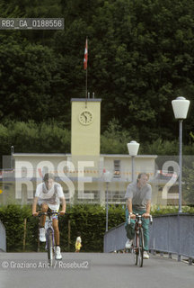 ( SVIZZERA CONFEDERAZIONE ELVETICA  ) CANTONE DI BERNA  INTERLAKEN : BICLETTA   © 1995 Graziano Arici/Rosebud2 / GEO