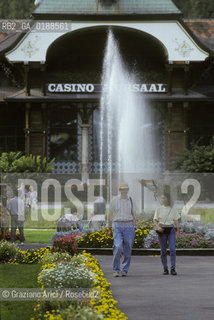 ( SVIZZERA CONFEDERAZIONE ELVETICA  ) CANTONE DI BERNA  INTERLAKEN : IL PARCO DEL KURSAAL   © 1995 Graziano Arici/Rosebud2 / GEO