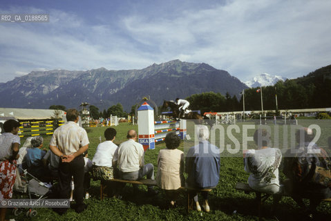 ( SVIZZERA CONFEDERAZIONE ELVETICA  ) CANTONE DI BERNA  INTERLAKEN : IL PARCO DEL KURSAAL   © 1995 Graziano Arici/Rosebud2 / GEO