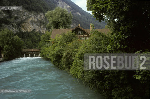 ( SVIZZERA CONFEDERAZIONE ELVETICA  ) CANTONE DI BERNA  INTERLAKEN : IL PARCO DEL KURSAATORRENTE
