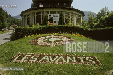 ( SVIZZERA CONFEDERAZIONE ELVETICA  ) CANTONE DI VAUD  VILLAGGIO DI LES AVANTS : GIARDINO   © 1995 Graziano Arici/Rosebud2 / GEO