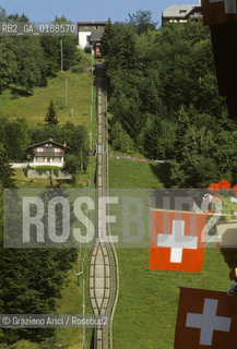 ( SVIZZERA CONFEDERAZIONE ELVETICA  ) CANTONE DI VAUD  VILLAGGIO DI LES AVANTS : FUNIVIA A CREMAGLIERA  © 1995 Graziano Arici/Rosebud2 / GEO