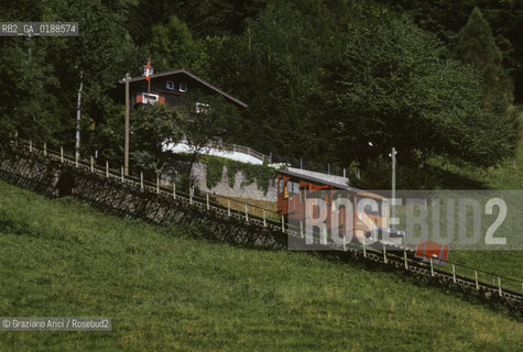 ( SVIZZERA CONFEDERAZIONE ELVETICA  ) CANTONE DI VAUD  VILLAGGIO DI LES AVANTS : FUNIVIA A CREMAGLIERA  © 1995 Graziano Arici/Rosebud2 / GEO