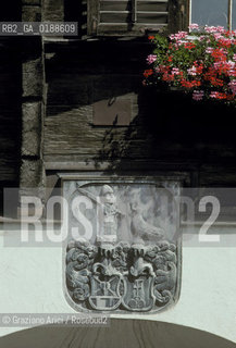 ( SVIZZERA CONFEDERAZIONE ELVETICA  ) CANTONE DI GRIGIONI KLOSTERS :  STEMMA  © 1995 Graziano Arici/Rosebud2 / GEO