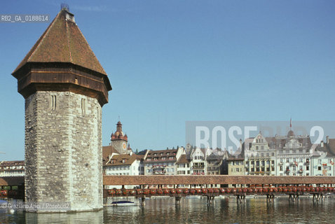 ( SVIZZERA CONFEDERAZIONE ELVETICA  ) CANTONE DI LUCERNA LUCERNA  : IL KAPELLBRUCKE   CON IL WASSERTURM  © 1995 Graziano Arici/Rosebud2 / GEO