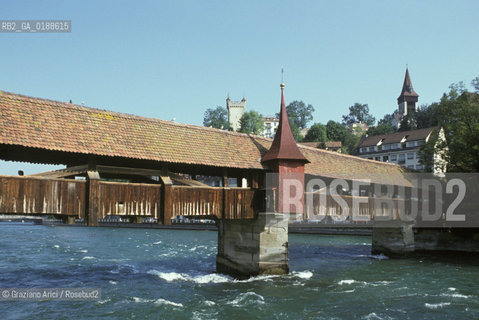 ( SVIZZERA CONFEDERAZIONE ELVETICA  ) CANTONE DI LUCERNA LUCERNA : IL KAPELLBRUCKE   © 1995 Graziano Arici/Rosebud2 / GEO