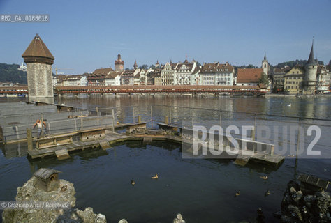 ( SVIZZERA CONFEDERAZIONE ELVETICA  ) CANTONE DI LUCERNA LUCERNA  : IL KAPELLBRUCKE   © 1995 Graziano Arici/Rosebud2 / GEO
