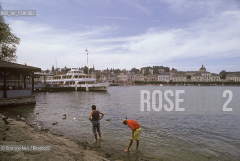 ( SVIZZERA CONFEDERAZIONE ELVETICA  ) CANTONE DI LUCERNA : IL LAGO DI QUATTRO CANTONI  © 1995 Graziano Arici/Rosebud2 / GEO