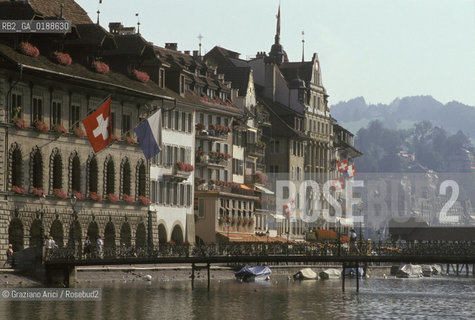 ( SVIZZERA CONFEDERAZIONE ELVETICA  ) CANTONE DI LUCERNA LUCERNA : IL FIUME REUSS   © 1995 Graziano Arici/Rosebud2 / GEO