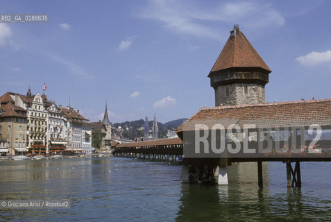 ( SVIZZERA CONFEDERAZIONE ELVETICA  ) CANTONE DI LUCERNA LUCERNA : IL KAPELLBRUCKE E LA WASSERTURM  © 1995 Graziano Arici/Rosebud2 / GEO