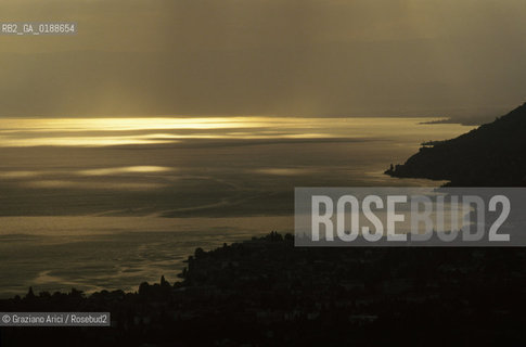 ( SVIZZERA CONFEDERAZIONE ELVETICA  ) CANTONE DI VAUD MONTREUX :IL LAGO DI GINEVRA    © 1995 Graziano Arici/Rosebud2 / GEO
