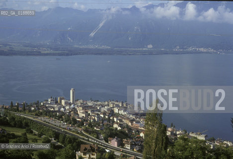 ( SVIZZERA CONFEDERAZIONE ELVETICA  ) CANTONE DI VAUD MONTREUX :IL LAGO DI GINEVRA    © 1995 Graziano Arici/Rosebud2 / GEO