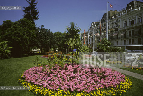 ( SVIZZERA CONFEDERAZIONE ELVETICA  ) CANTONE DI VAUD MONTREUX : IL LUNGOLAGO    © 1995 Graziano Arici/Rosebud2 / GEO