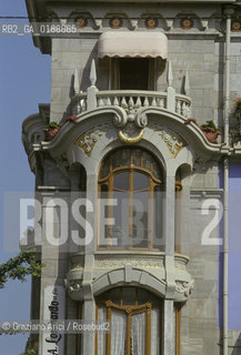 ( SVIZZERA CONFEDERAZIONE ELVETICA  ) CANTONE DI VAUD MONTREUX : PALAZZO DEL CENTRO    © 1995 Graziano Arici/Rosebud2 / GEO FINESTRA