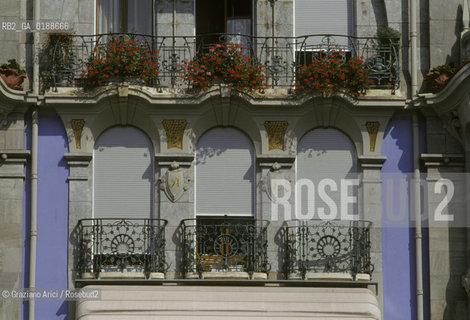 ( SVIZZERA CONFEDERAZIONE ELVETICA  ) CANTONE DI VAUD MONTREUX : PALAZZO DEL CENTRO    © 1995 Graziano Arici/Rosebud2 / GEO FINESTRA