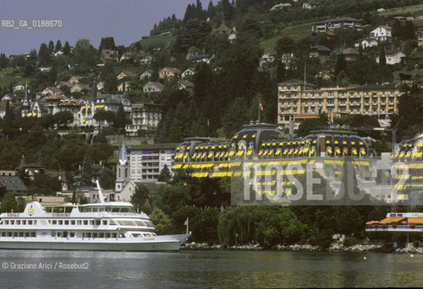( SVIZZERA CONFEDERAZIONE ELVETICA  ) CANTONE DI VAUD MONTREUX : IL LUNGOLAGO   © 1995 Graziano Arici/Rosebud2 / GEO