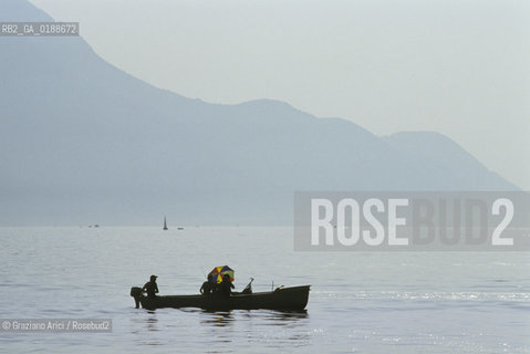 ( SVIZZERA CONFEDERAZIONE ELVETICA  ) CANTONE DI VAUD MONTREUX : IL LAGO DI GINEVRA   © 1995 Graziano Arici/Rosebud2 / GEO