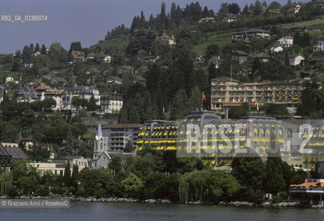 ( SVIZZERA CONFEDERAZIONE ELVETICA  ) CANTONE DI VAUD MONTREUX : IL LUNGOLAGO   © 1995 Graziano Arici/Rosebud2 / GEO