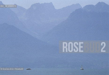 ( SVIZZERA CONFEDERAZIONE ELVETICA  ) CANTONE DI VAUD MONTREUX : IL LAGO DI GINEVRA   © 1995 Graziano Arici/Rosebud2 / GEO