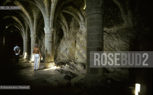 ( SVIZZERA CONFEDERAZIONE ELVETICA  ) CANTONE DI VAUD IL CASTELLO DI CHILLON : I SOTTERRANEI E LE PRIGIONI  © 1995 Graziano Arici/Rosebud2 / GEO