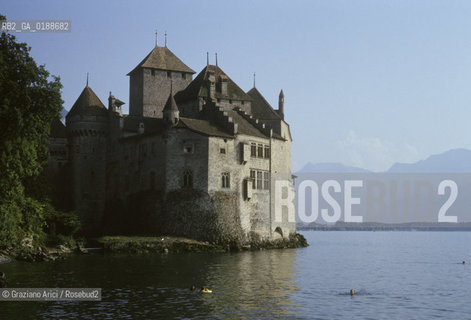 ( SVIZZERA CONFEDERAZIONE ELVETICA  ) CANTONE DI VAUD IL CASTELLO DI CHILLON SUL LAGO DI GINEVRA   © 1995 Graziano Arici/Rosebud2 / GEO