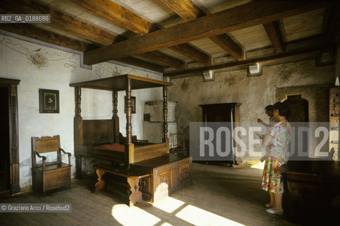 ( SVIZZERA CONFEDERAZIONE ELVETICA  ) CANTONE DI VAUD IL CASTELLO DI CHILLON INTERNI   © 1995 Graziano Arici/Rosebud2 / GEO