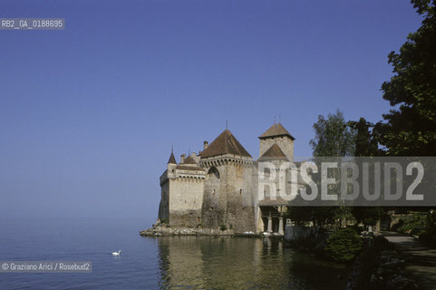 ( SVIZZERA CONFEDERAZIONE ELVETICA  ) CANTONE DI VAUD IL CASTELLO DI CHILLON SUL LAGO DI GINEVRA   © 1995 Graziano Arici/Rosebud2 / GEO