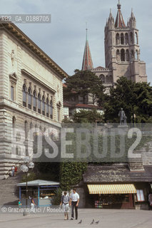 ( SVIZZERA CONFEDERAZIONE ELVETICA  ) CANTONE DI VAUD LOSANNA : PLACE DE LA RIPONNE  © 1995 Graziano Arici/Rosebud2 / GEO