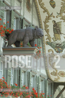 ( SVIZZERA CONFEDERAZIONE ELVETICA  ) CANTONE DI ZURIGO VALLE DELLEMMENTHAL : LOCANDA  © 1995 Graziano Arici/Rosebud2 / GEO INSEGNA ORSO