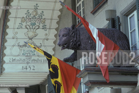 ( SVIZZERA CONFEDERAZIONE ELVETICA  ) CANTONE DI ZURIGO VALLE DELLEMMENTHAL : LOCANDA  © 1995 Graziano Arici/Rosebud2 / GEO INSEGNA ORSO