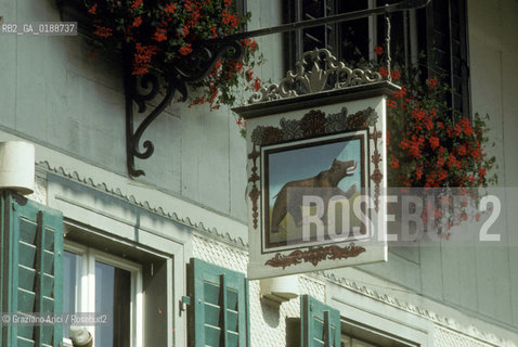( SVIZZERA CONFEDERAZIONE ELVETICA  ) CANTONE DI ZURIGO VALLE DELLEMMENTHAL : LOCANDA  © 1995 Graziano Arici/Rosebud2 / GEO INSEGNA ORSO