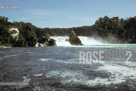 ( SVIZZERA CONFEDERAZIONE ELVETICA  ) CANTONE DI SCIAFFUSA SCIAFFUSA : CASCATE DEL FIUME RENO  © 1995 Graziano Arici/Rosebud2 / GEO