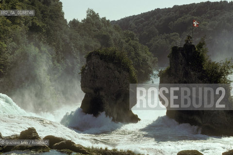 ( SVIZZERA CONFEDERAZIONE ELVETICA  ) CANTONE DI SCIAFFUSA SCIAFFUSA : CASCATE DEL FIUME RENO  © 1995 Graziano Arici/Rosebud2 / GEO