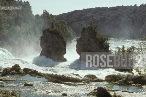 ( SVIZZERA CONFEDERAZIONE ELVETICA  ) CANTONE DI SCIAFFUSA SCIAFFUSA : CASCATE DEL FIUME RENO  © 1995 Graziano Arici/Rosebud2 / GEO