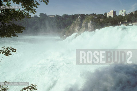 ( SVIZZERA CONFEDERAZIONE ELVETICA  ) CANTONE DI SCIAFFUSA SCIAFFUSA : CASCATE DEL FIUME RENO  © 1995 Graziano Arici/Rosebud2 / GEO