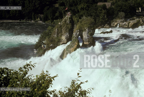 ( SVIZZERA CONFEDERAZIONE ELVETICA  ) CANTONE DI SCIAFFUSA SCIAFFUSA : CASCATE DEL FIUME RENO  © 1995 Graziano Arici/Rosebud2 / GEO