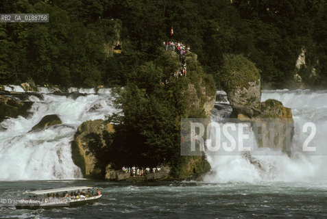 ( SVIZZERA CONFEDERAZIONE ELVETICA  ) CANTONE DI SCIAFFUSA SCIAFFUSA : CASCATE DEL FIUME RENO  © 1995 Graziano Arici/Rosebud2 / GEO