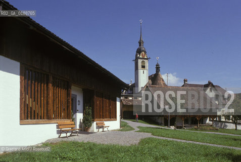 ( SVIZZERA CONFEDERAZIONE ELVETICA  ) CANTONE DI SCHWYZ SCHWYZ : STRADA DEL CENTRO   © 1995 Graziano Arici/Rosebud2 / GEO