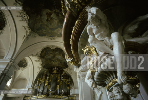 ( SVIZZERA CONFEDERAZIONE ELVETICA  ) CANTONE DI SCHWYZ SCHWYZ : CHIESA BAROCCA DI ST.MARTIN   © 1995 Graziano Arici/Rosebud2 / GEO