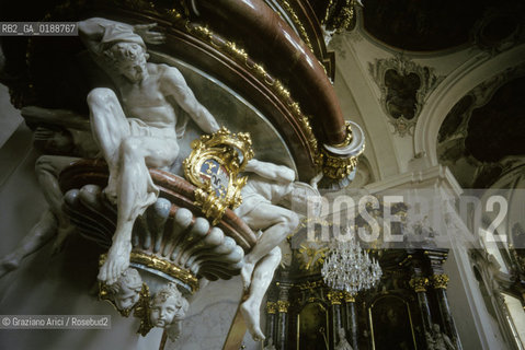 ( SVIZZERA CONFEDERAZIONE ELVETICA  ) CANTONE DI SCHWYZ SCHWYZ : CHIESA BAROCCA DI ST.MARTIN   © 1995 Graziano Arici/Rosebud2 / GEO