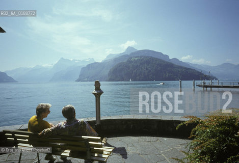 ( SVIZZERA CONFEDERAZIONE ELVETICA  )  LAGO DEI QUATRO CANTONI   © 1995 Graziano Arici/Rosebud2 / GEO