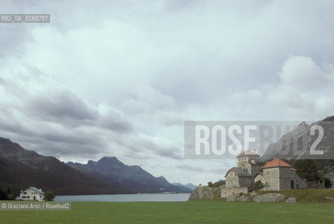 ( SVIZZERA CONFEDERAZIONE ELVETICA  )  CANTONE DEI GRIGIONI IL LAGO DI SILVAPIANA   © 1995 Graziano Arici/Rosebud2 / GEO