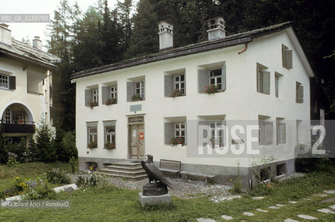 ( SVIZZERA CONFEDERAZIONE ELVETICA  )  CANTONE DEI GRIGIONI SILS-MARIA LA CASA DOVE ABITO NIETZSCHE  © 1995 Graziano Arici/Rosebud2 / GEO LETTERATURA FILOSOFIA