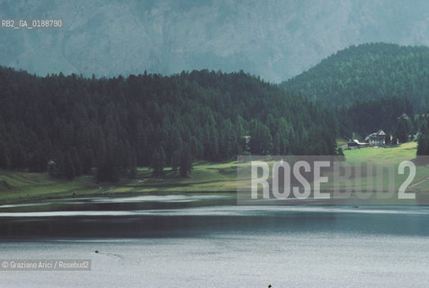 ( SVIZZERA CONFEDERAZIONE ELVETICA  )  CANTONE DEI GRIGIONI IL LAGO DI SILVAPIANA   © 1995 Graziano Arici/Rosebud2 / GEO