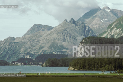 ( SVIZZERA CONFEDERAZIONE ELVETICA  )  CANTONE DEI GRIGIONI IL LAGO DI SILVAPIANA   © 1995 Graziano Arici/Rosebud2 / GEO MONTAGNA