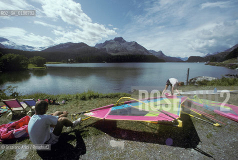 ( SVIZZERA CONFEDERAZIONE ELVETICA  )  CANTONE DEI GRIGIONI ENGADINA IL LAGO DI SILSERSEE   © 1995 Graziano Arici/Rosebud2 / GEO WIND SURF