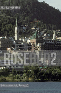 ( SVIZZERA CONFEDERAZIONE ELVETICA  )  CANTONE DEI GRIGIONI SANKT MORITZ : IL PAESE E IL LAGO © 1995 Graziano Arici/Rosebud2 / GEO