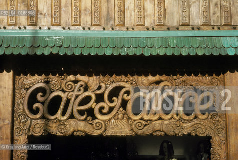 ( SVIZZERA CONFEDERAZIONE ELVETICA  )  CANTONE DEI GRIGIONI SANKT MORITZ : CAFFE  © 1995 Graziano Arici/Rosebud2 / GEO